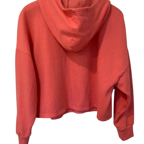 Under Armour Women's Pink Cropped Hoodie Medium Oversized Athleticwear Casual - Picture 2 of 8